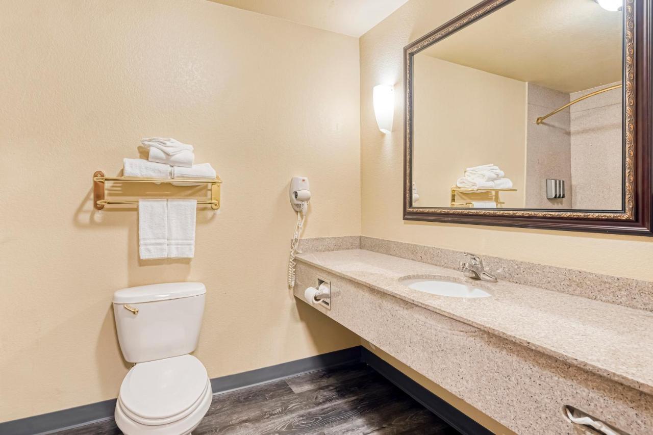 Oyo Townhouse Wichita Falls West Екстер'єр фото